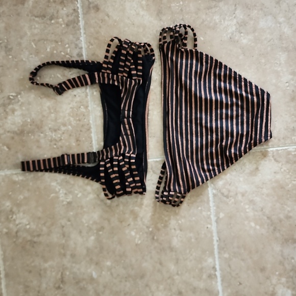 Bikini - Picture 2 of 5